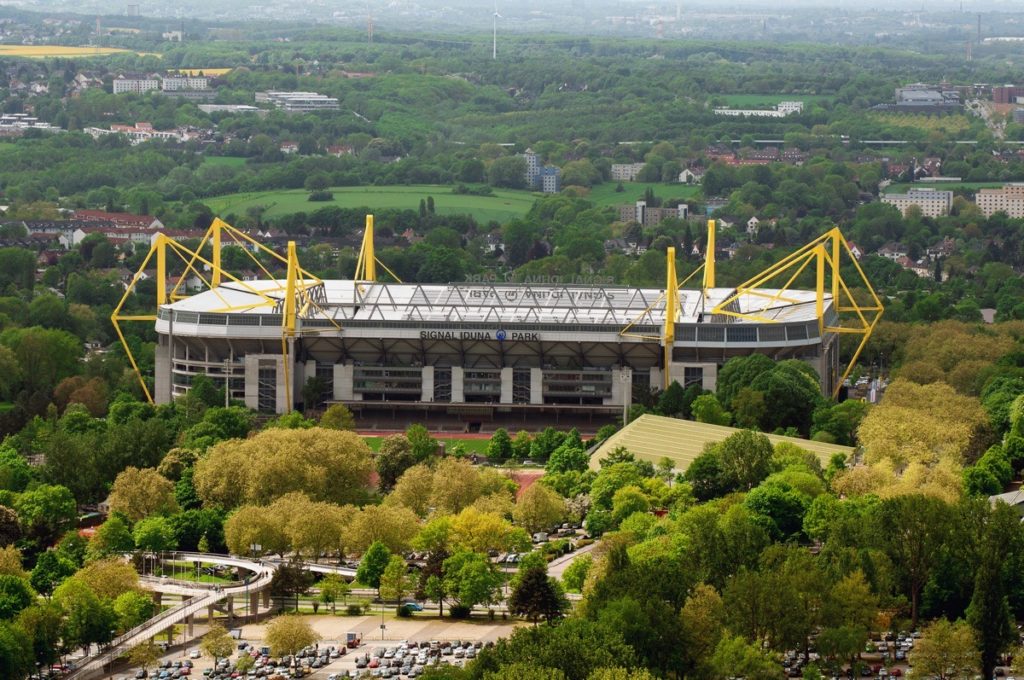 Das größte deutsche Fussballstadion: Der Signal iduna Park in Dortmund (Copyright depositphotos.com)