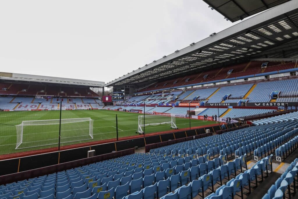 Innenraum von Villa Park mit Blick auf die Holte End